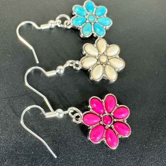 Turquoise Inspired Flower Earrings NWT - Picture 6 of 6